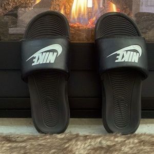 Black Nike Sandles Size 7 boys